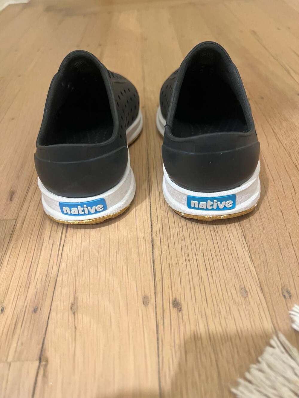 Native Shoes Jefferson Slip-On Sneaker Size 8C Black Shell White